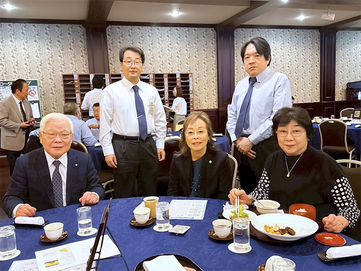 開会前テーブル風景①