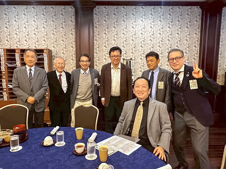 開会前テーブル風景①