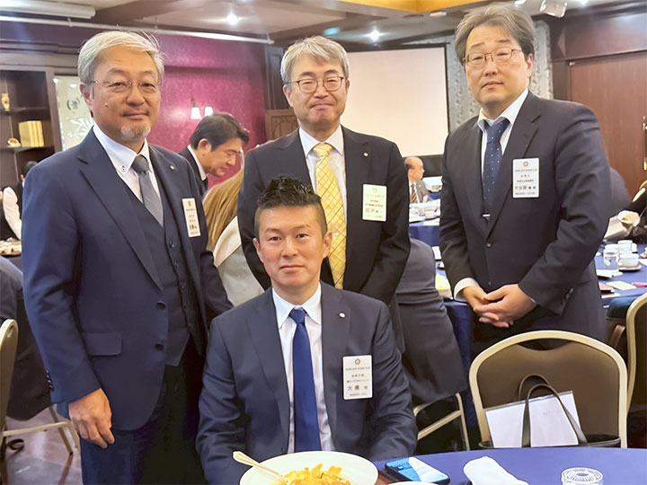 開会前テーブル風景①