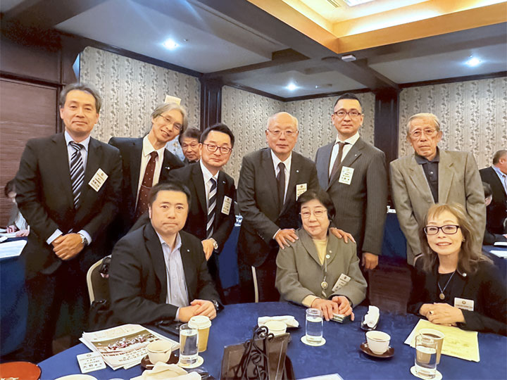 開会前テーブル風景①