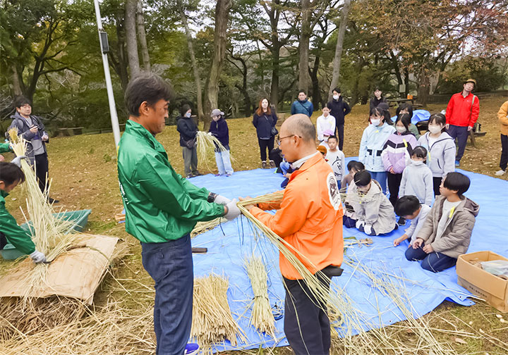 しめ縄づくりの実演
