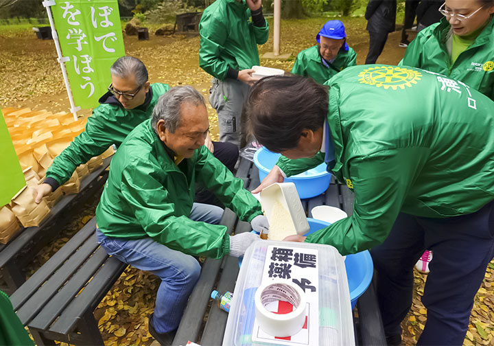 お土産用お米の袋詰め①
